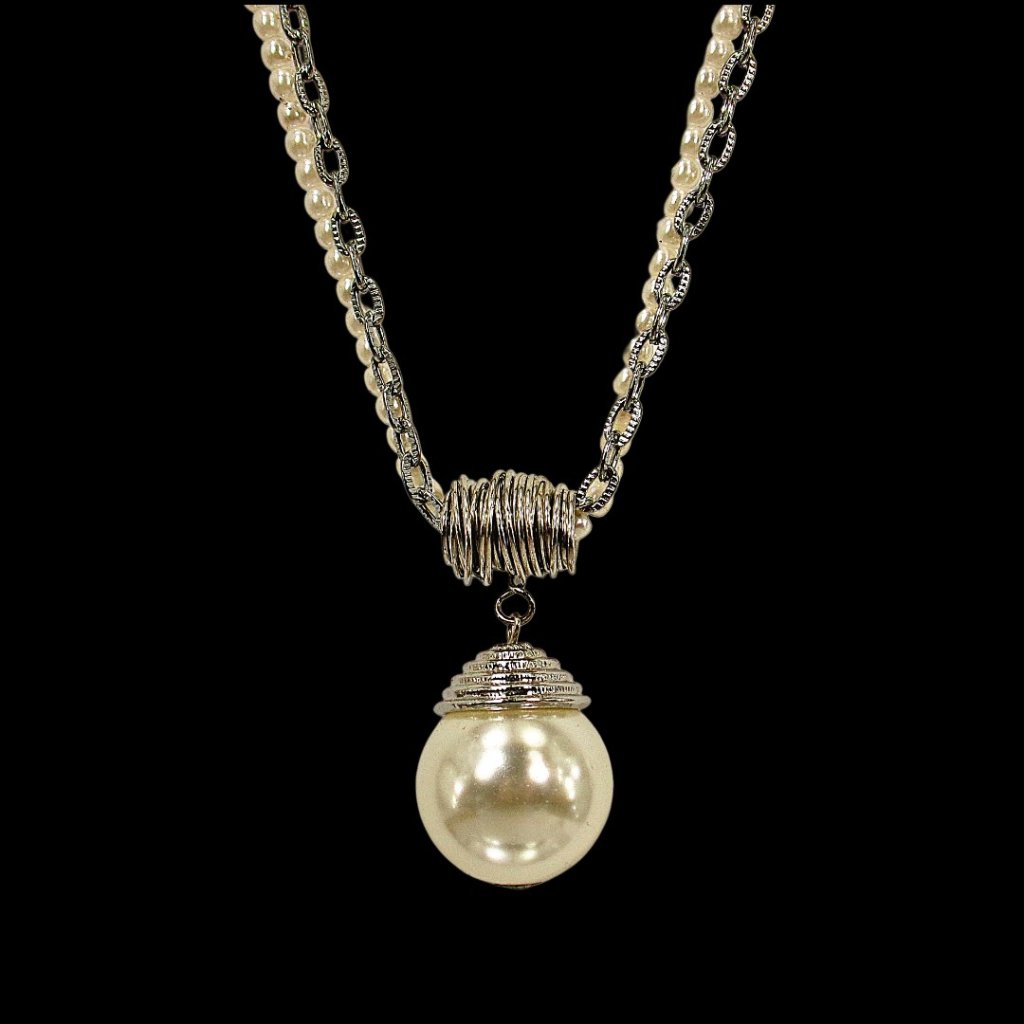 Large Round White Pearl Pendant Necklace On A Chain And Pearl Bead Necklace 20$